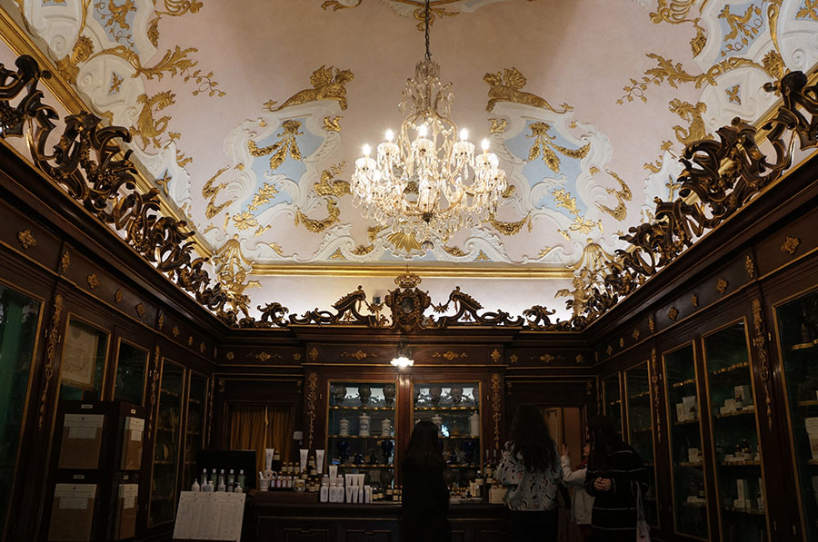 フィレンツェの老舗のお店、サンタマリアノヴェッラ薬局 | LA CASA MIA