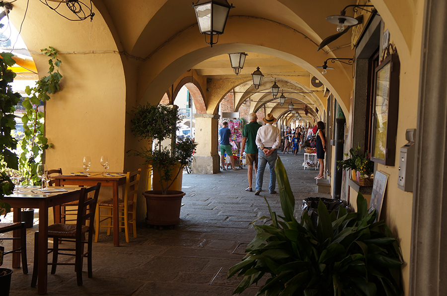 フィレンツェ発ワンデイトリップ　グレーベインキャンティの回廊