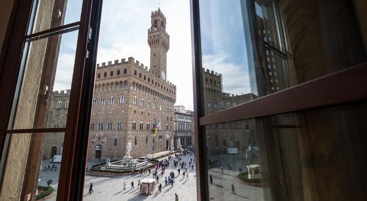 フィレンツェのアパート、シニョリーアビスタの窓からの眺め
