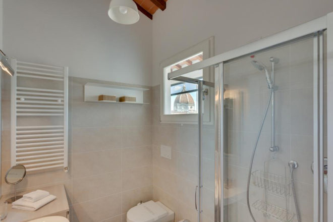 フィレンツェのアパート、トルナブオーニテラスの浴室