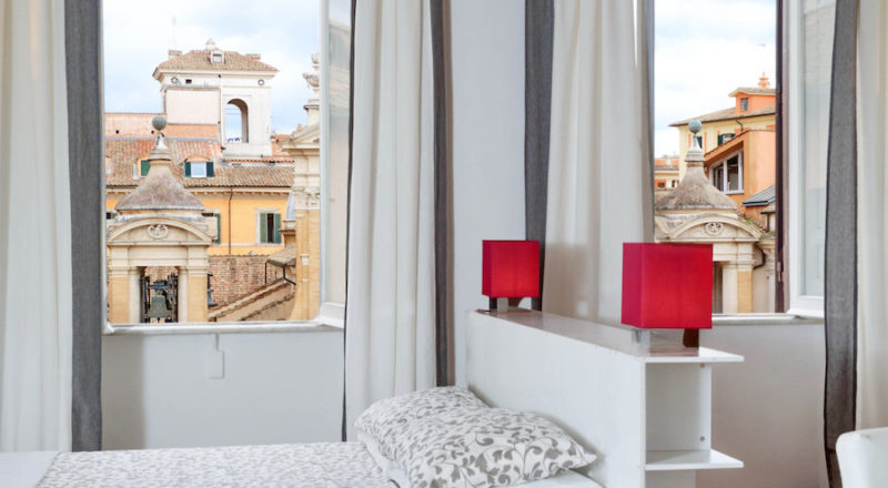 ローマの滞在型アパートカプラーニカの寝室