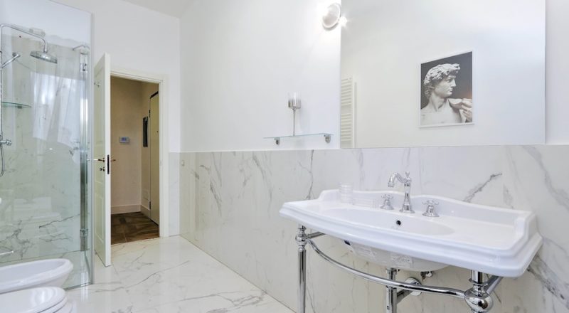 ローマの滞在型アパートバジリコの浴室